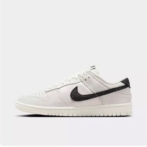 Nike Dunk low SE in White Glittery Suede